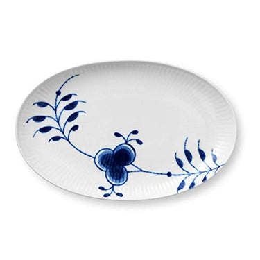 Royal Copenhagen Blue Fluted Mega Blau gerippte Servierplatte aus Porzellan gefertigt, Oval, 23cm 1016888, Blau/Weiß im Sale